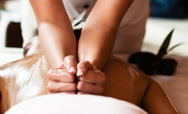 Lomi Lomi Massage